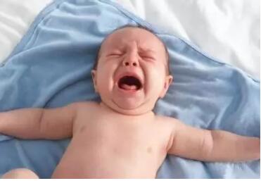 新生儿夜哭的10种原因及解决方法！