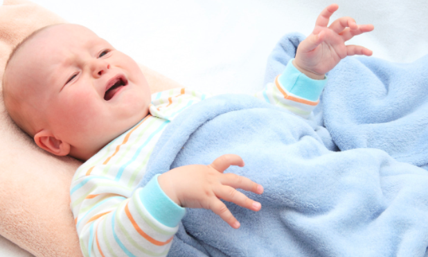 小月龄的宝宝，睡着后睡不踏实的七个原因....