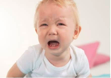 小月龄的宝宝，睡着后睡不踏实的七个原因....