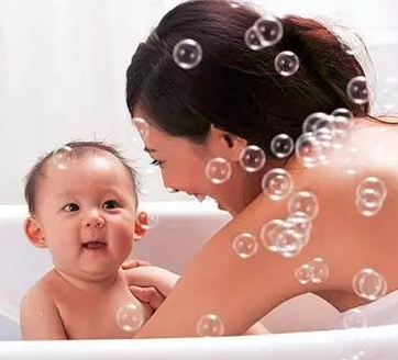 洗澡后立刻哄宝宝睡觉不正确哦