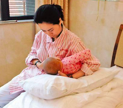 新手妈妈第一课：如何以舒服的姿势喂奶？