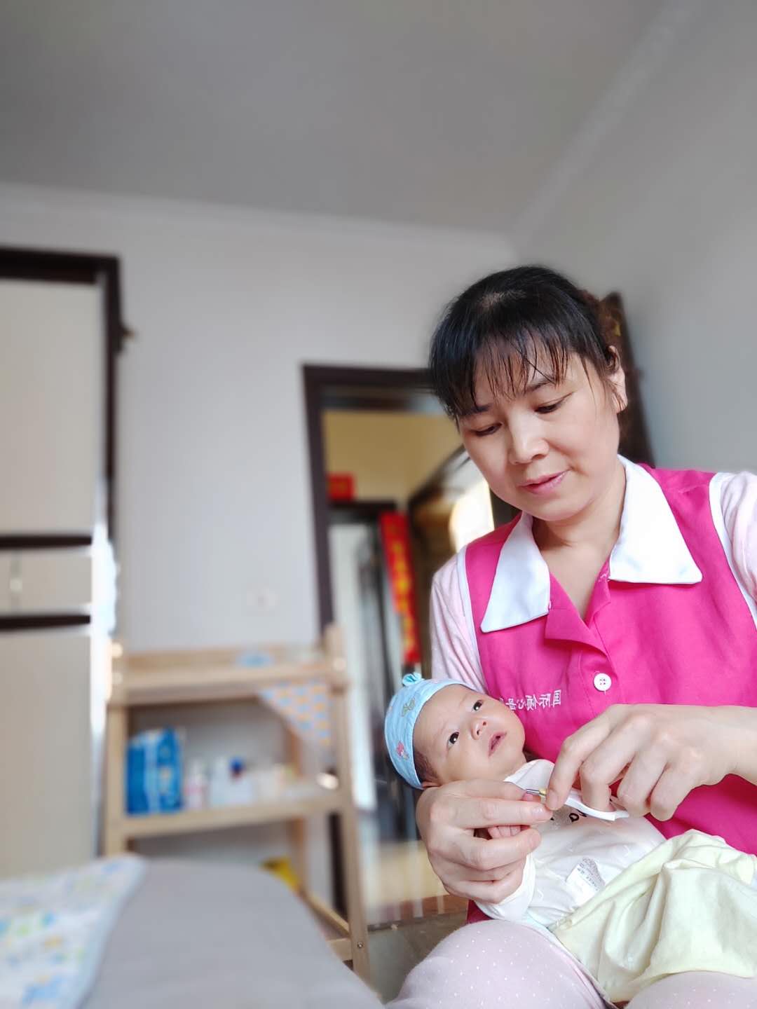 满月啦，倾心育婴师告诉您：宝宝该如何护理哦？